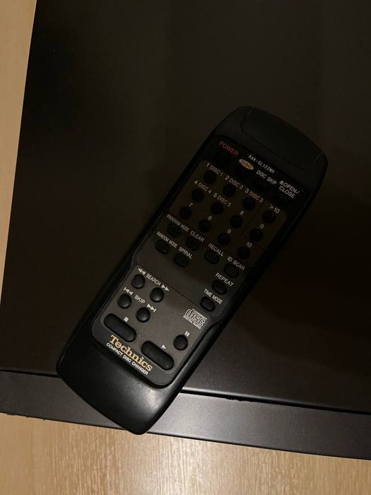 CD-програвач Technics SL PD687 на 5 компакт-дисків з Німеччини