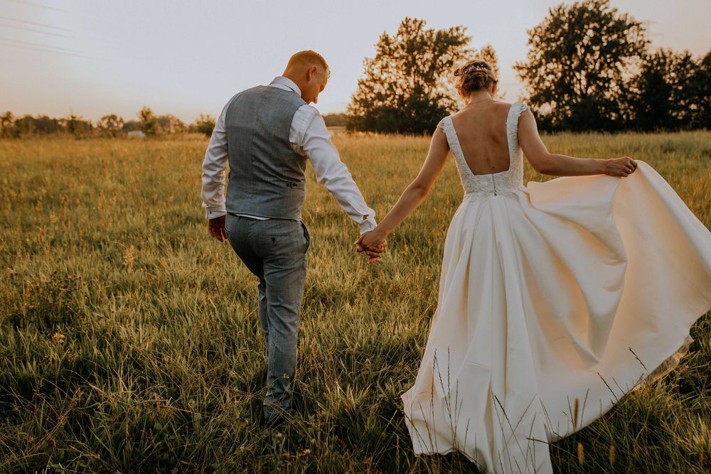 Suknia ślubna PIĘKNA KLASYKA