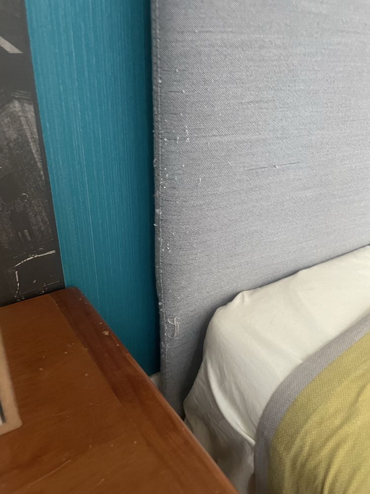 Cama casal estofada Ikea