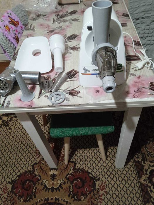 Электро  мясорубка  BOSCH   с  соковыжималкой