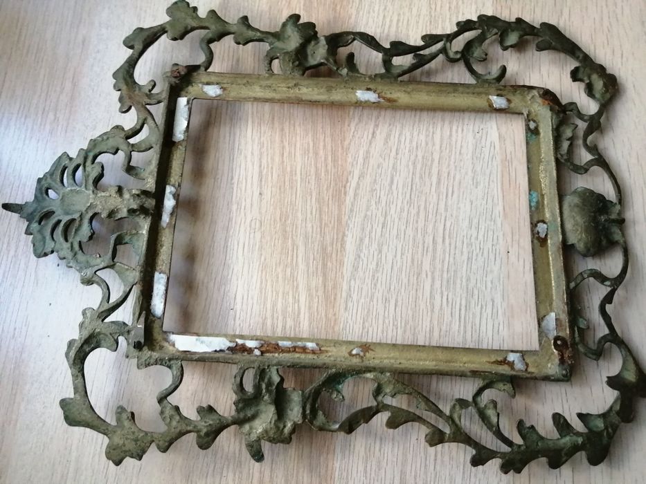 moldura em latão trabalhado muito antiga