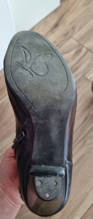 Botki na obcasie Caprice skóra