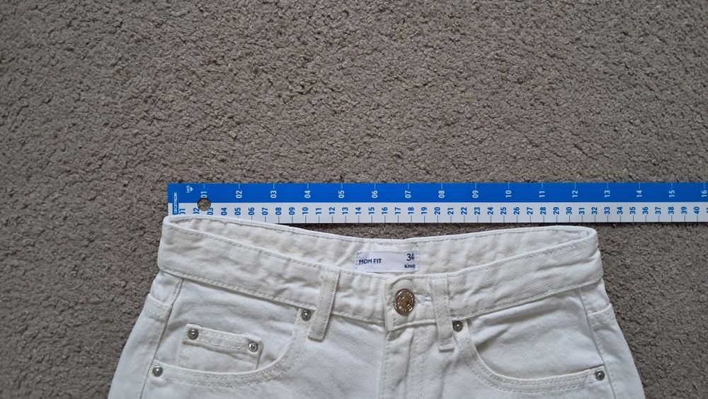 Jeansy Sinsay Mom Fit białe/ecru 34