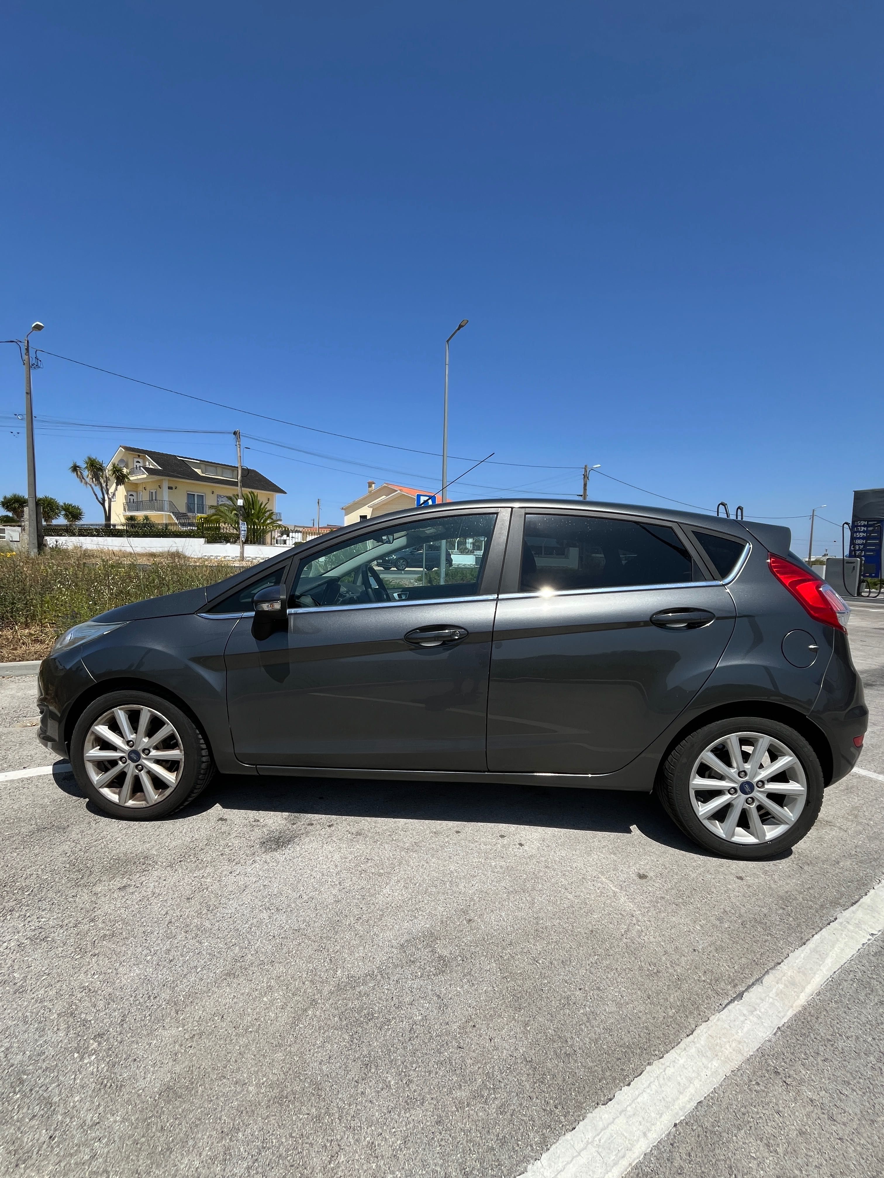 Ford Fiesta 1.0 Ecoboost 100cv | GPS • Câmara • Kit Mãos Livres