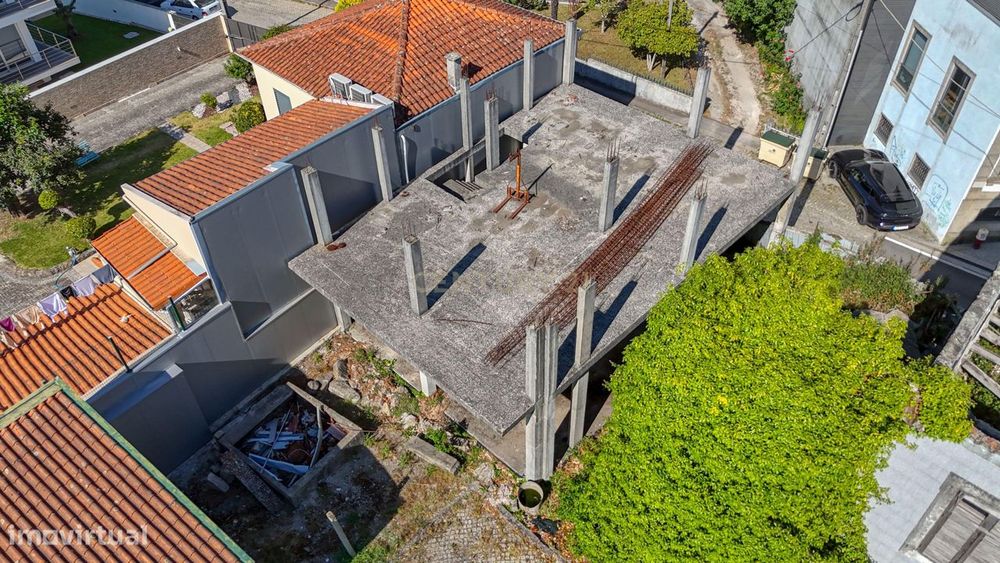 Oportunidade Única: Ruína de 960m² em Gondomar, Porto