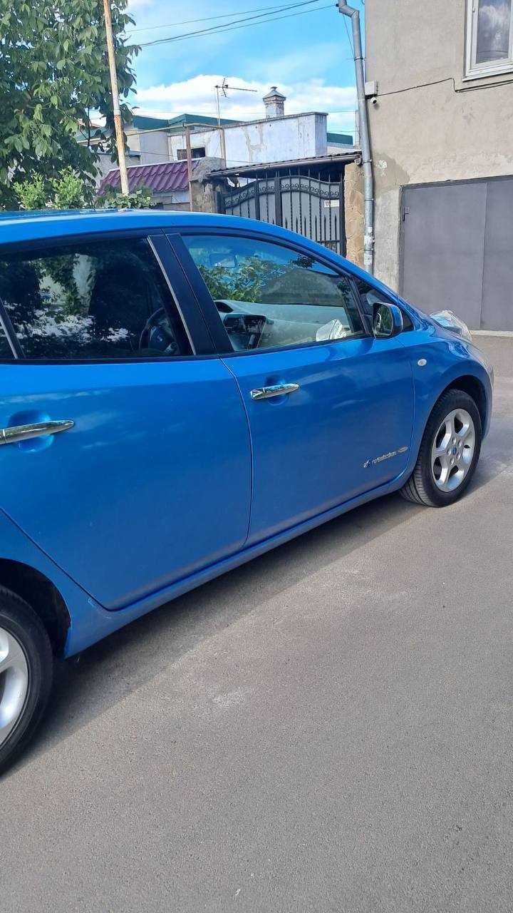 Продам Nissan Leaf 2011