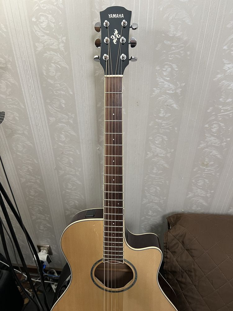 Guitarra Yamaha APX600