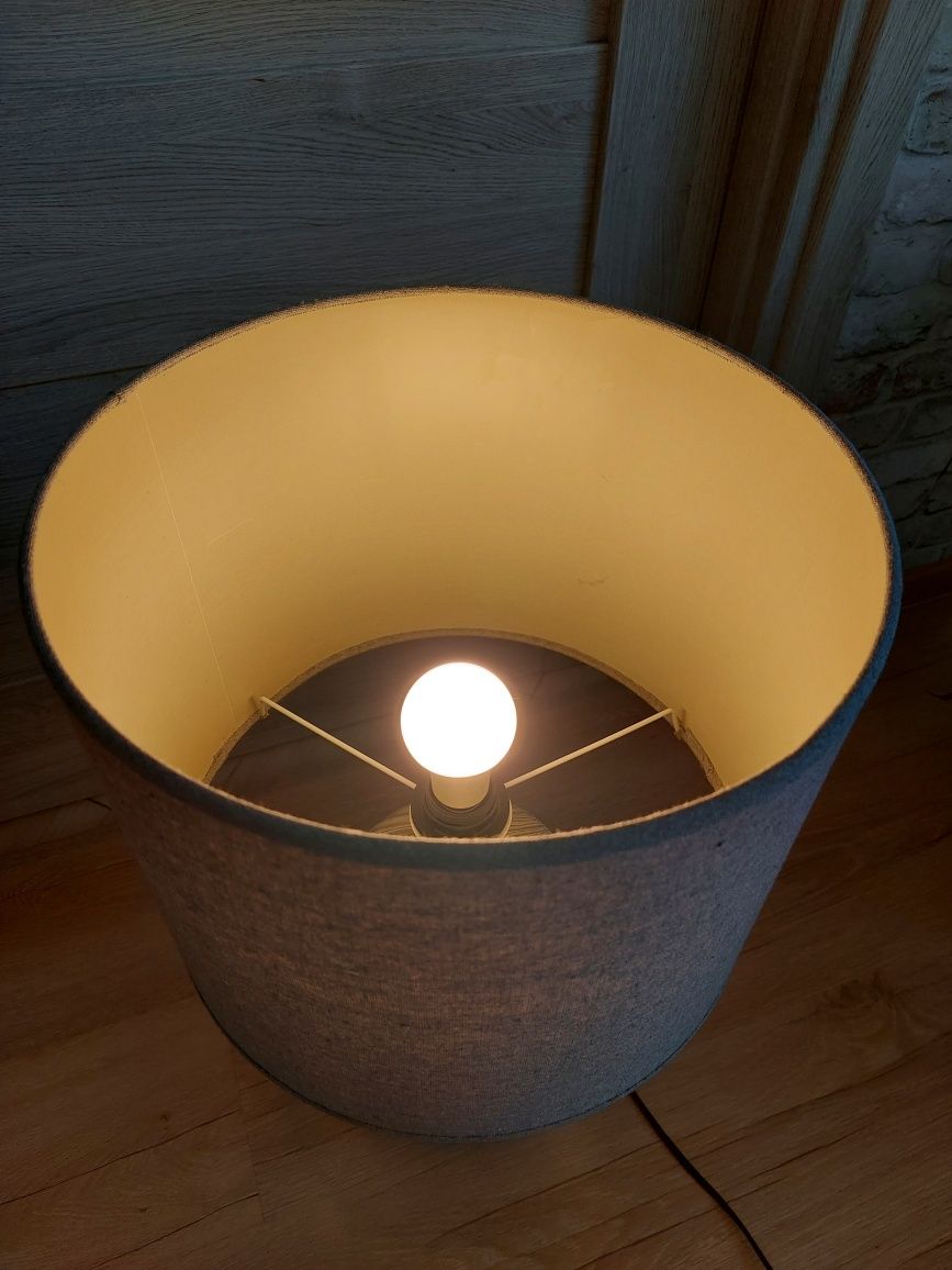 Lampka nocna pełniła funkcję dekoracyjną