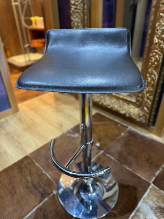 Mesa alta e bancos altos