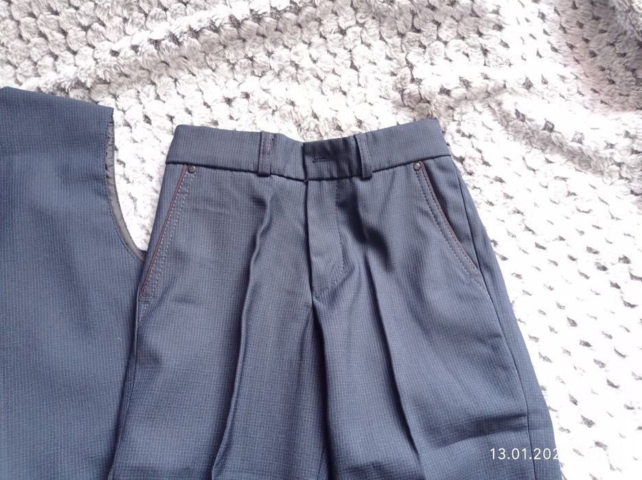 Костюм шкільний 34р