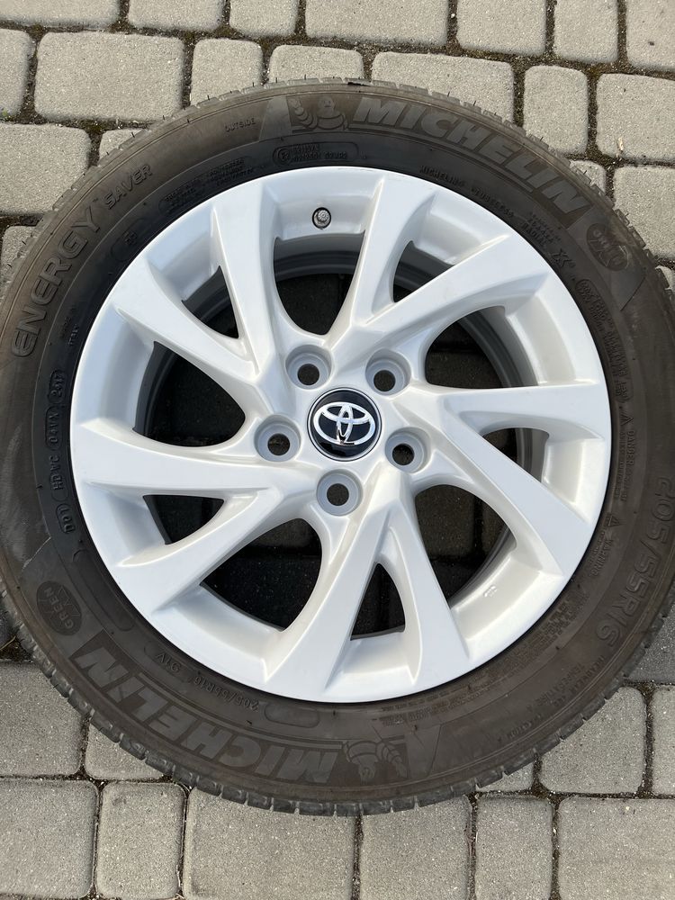 Alufelgi 5x114,3 16 cali Toyota Auris Avensis Corolla opony 205/55/16