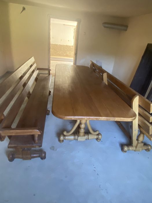 Продам дубовий стіл і дві лавочки. Довжина 3 м. Новий