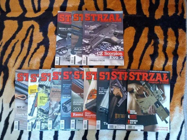 Zestaw czasopism Strzał magazyn o broni z roku 2015 i 2016