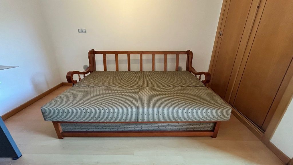 Sofá cama de madeira maciça