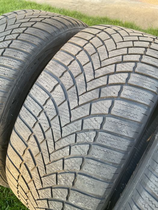 Продам Шины Brigestone Blizzak 235/45r18