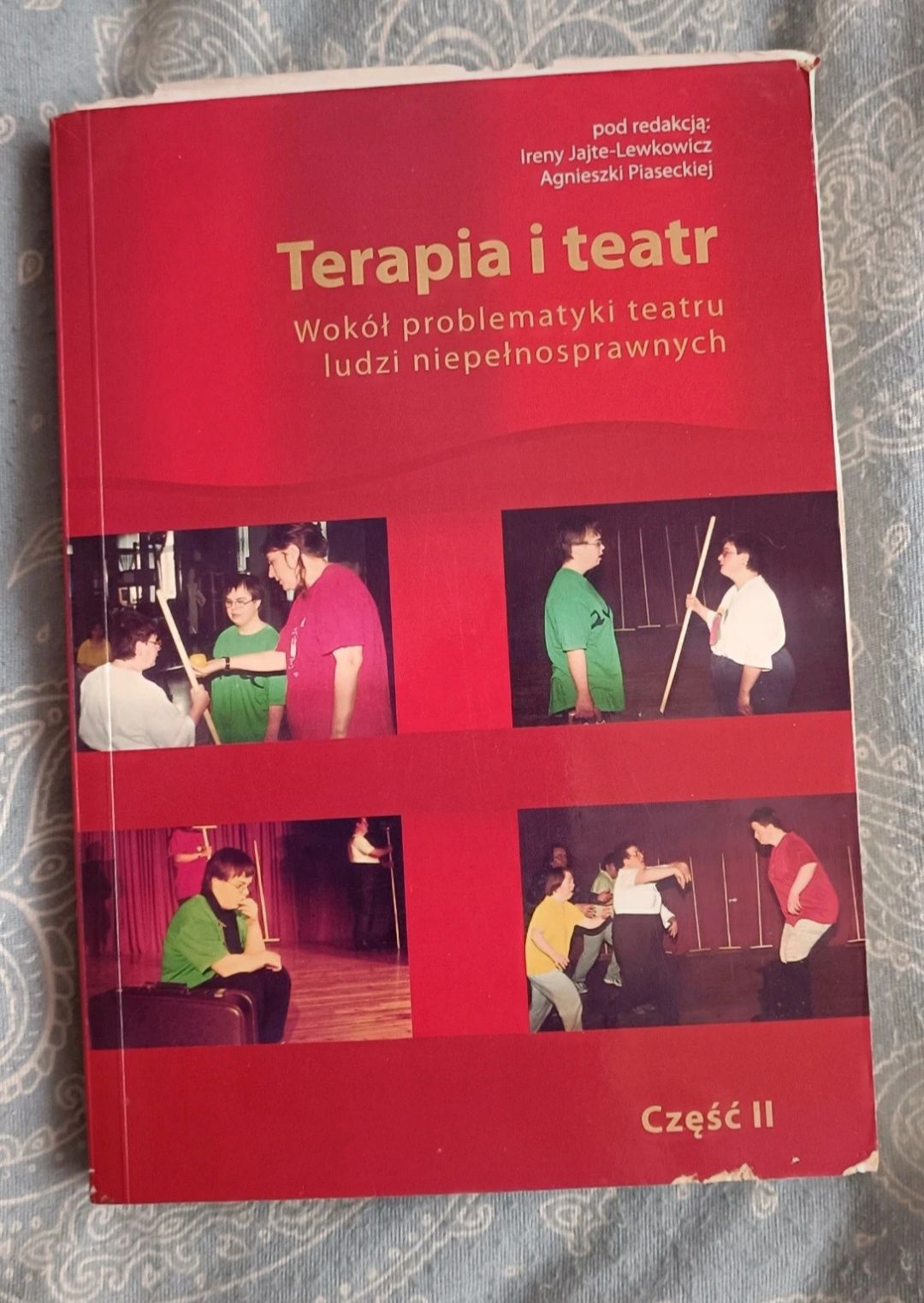 Terapia i teatr. Wokół problematyki teatru ludzi niepełnosprawnych.