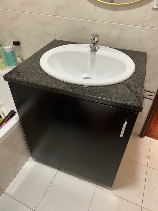 Móvel de Casa de Banho em Madeira com Lavatório em Granito