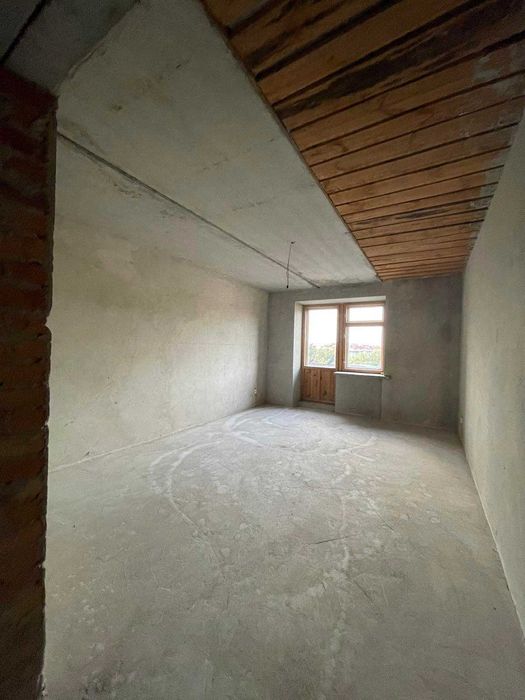 3 кім на Довженка в новобудові