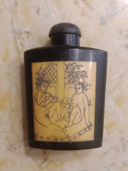 Frascos de rapé eróticos ou snuff bottle
