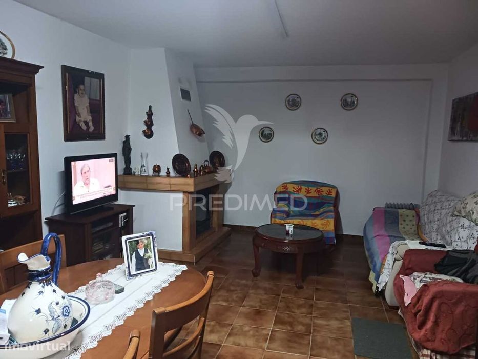 Terreno com Moradia T2,Com Alpendre, Lavradio.