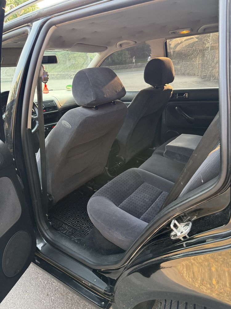 Volkswagen Golf 4 • Універсал • 1999 • 1.4 бензин • Чорний
