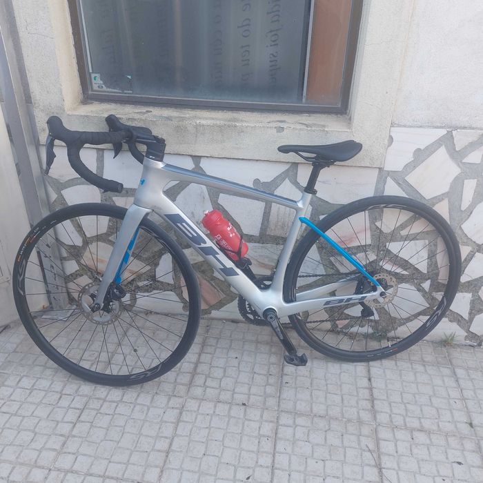 Bicicleta ciclismo BH S/M de carbono.