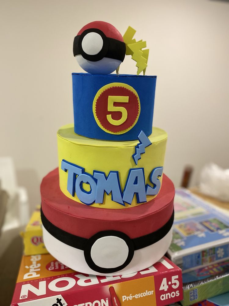 Bolo de Aniversario EVA Pokemon