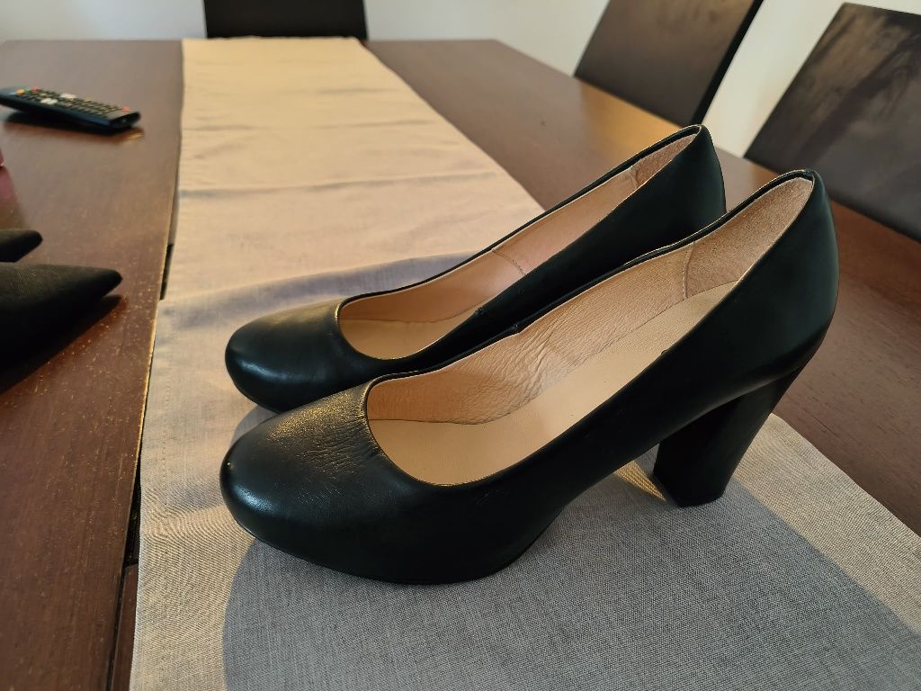Sapatos Scarpin Pretos – Salto Médio, Confortáveis