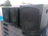 P. A  compostos por 2 colunas300w e um grave amplificado