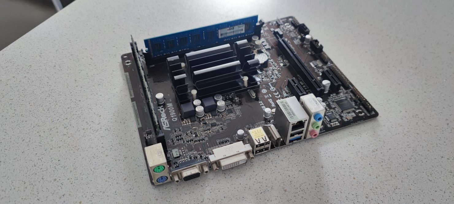 Motherboard ASRock + CPU (4Core) + 4GB