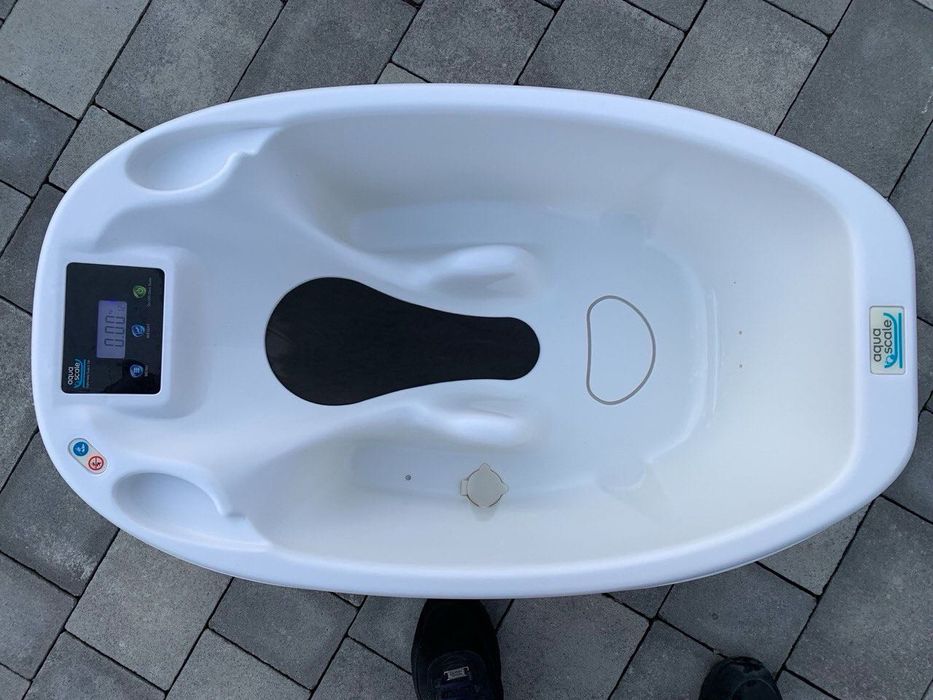 Продам ванночку для купання, градусник і ваги вмонтовані