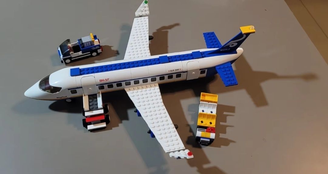Детский конструктор  самолёт почта 463 шт Lego Лего