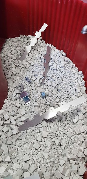 Gratowanie, bębnowanie, polerowanie - obróbka wibrościerna,