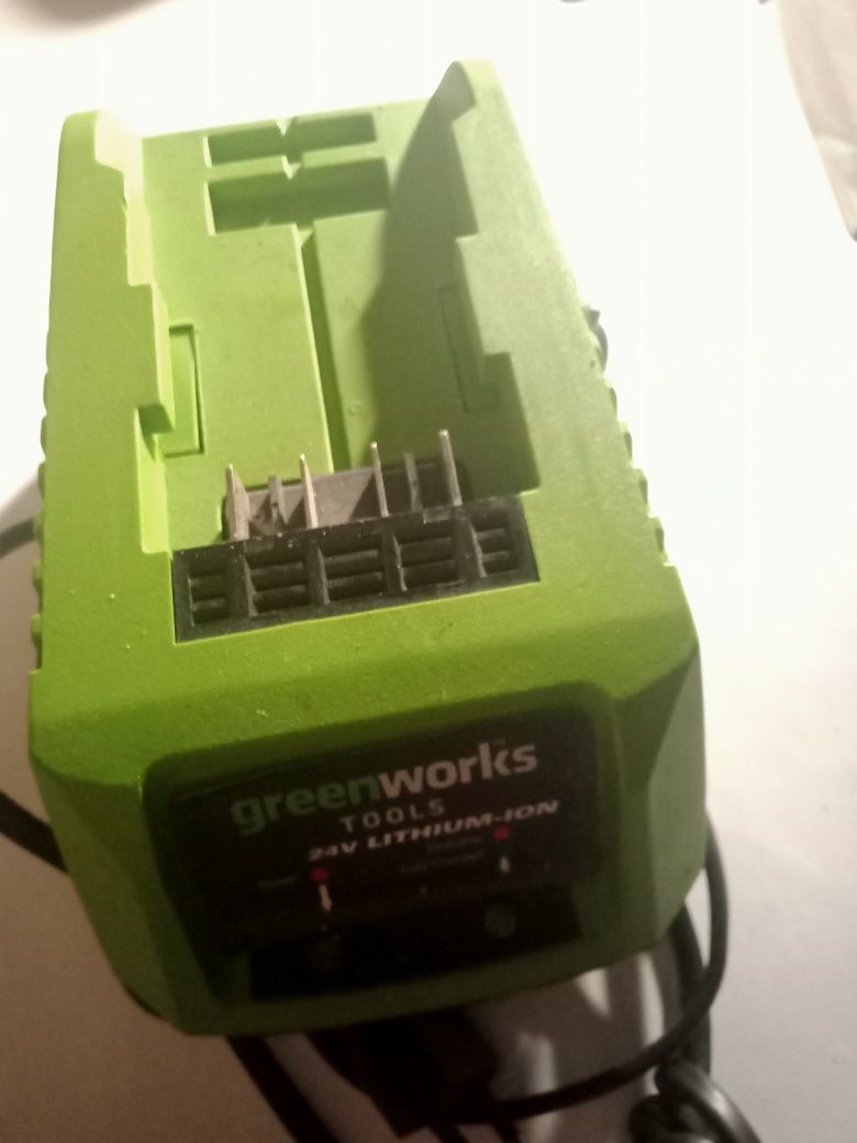 Ładowarka do akumulatorów marki greenworks 24v