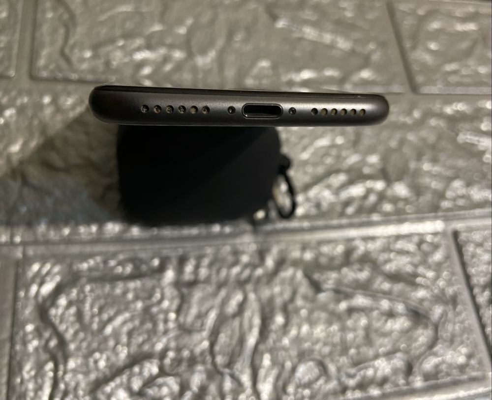 Iphone 8 64gb.