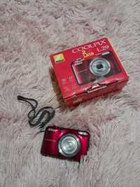 Aparat cyfrowy fotograficzny czerwony Nikon