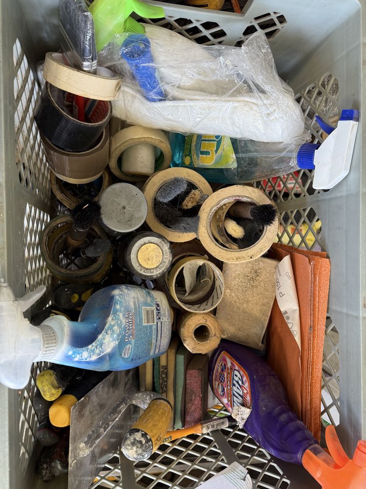 Varios produtos para pintor