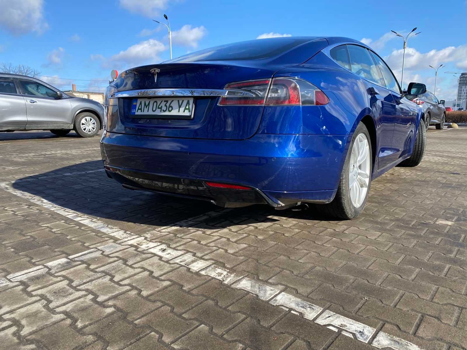 Tesla Model S 90 D