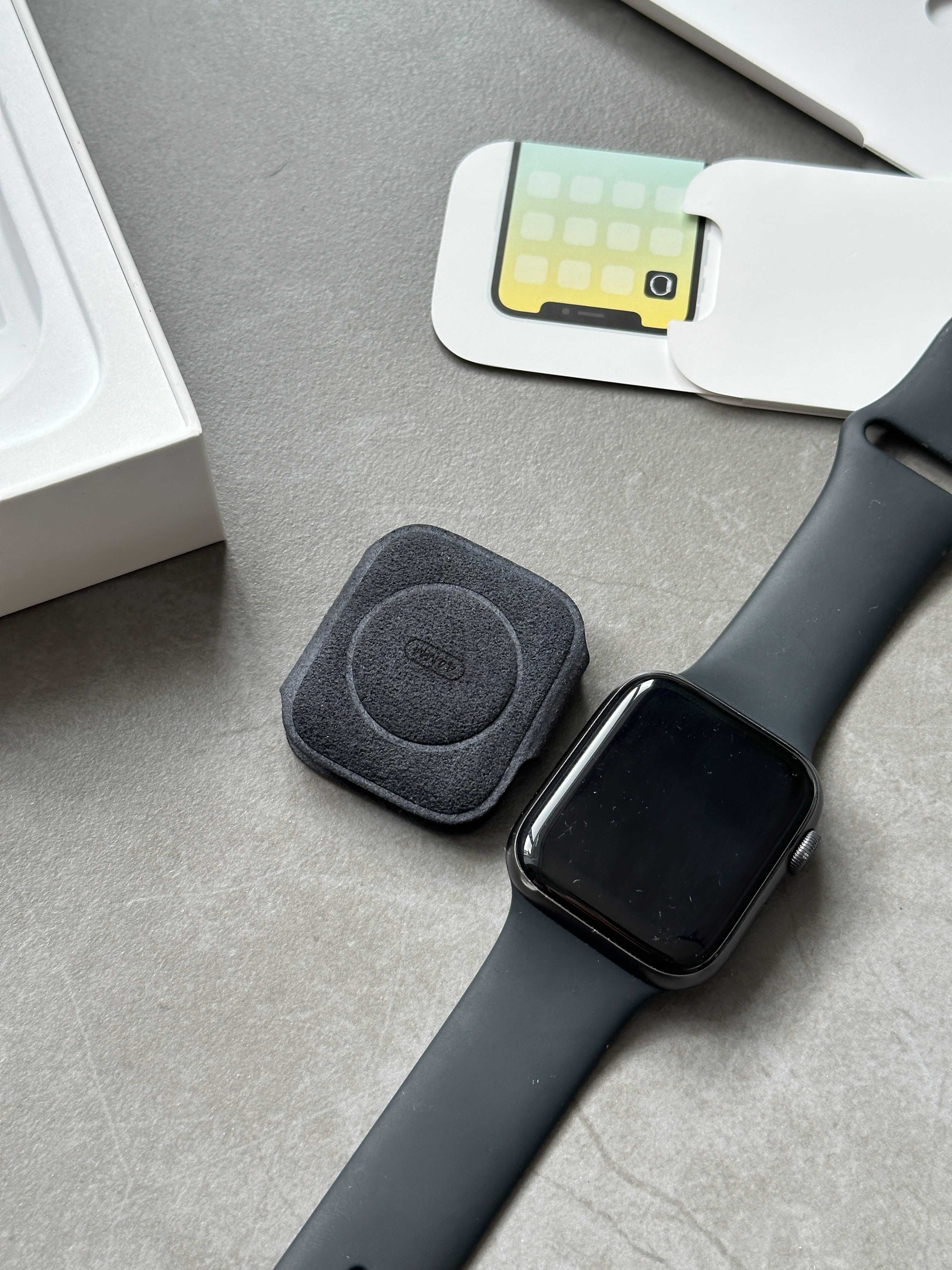 Apple Watch Series 5 Space Grey Aluminum Case 44mm (87% акум)