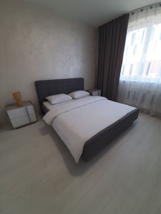 Нова 3 кімн. кв. в самісінькому центрі міста з приват. парковкою.