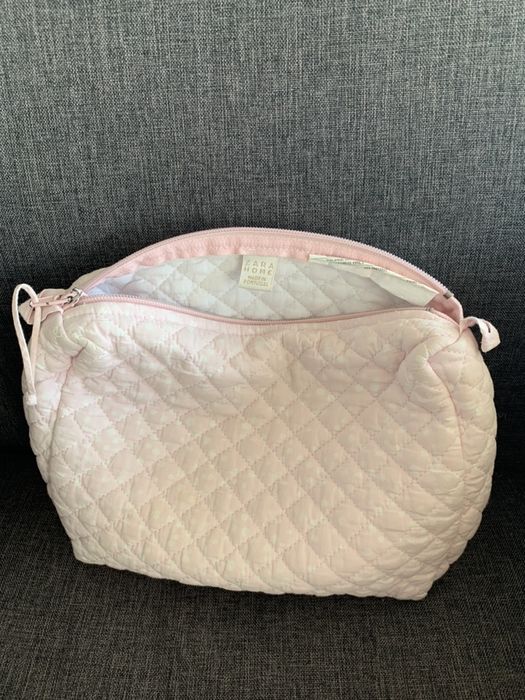 Vendo necessaire rosa clarinho com pintas brancas completamente novo