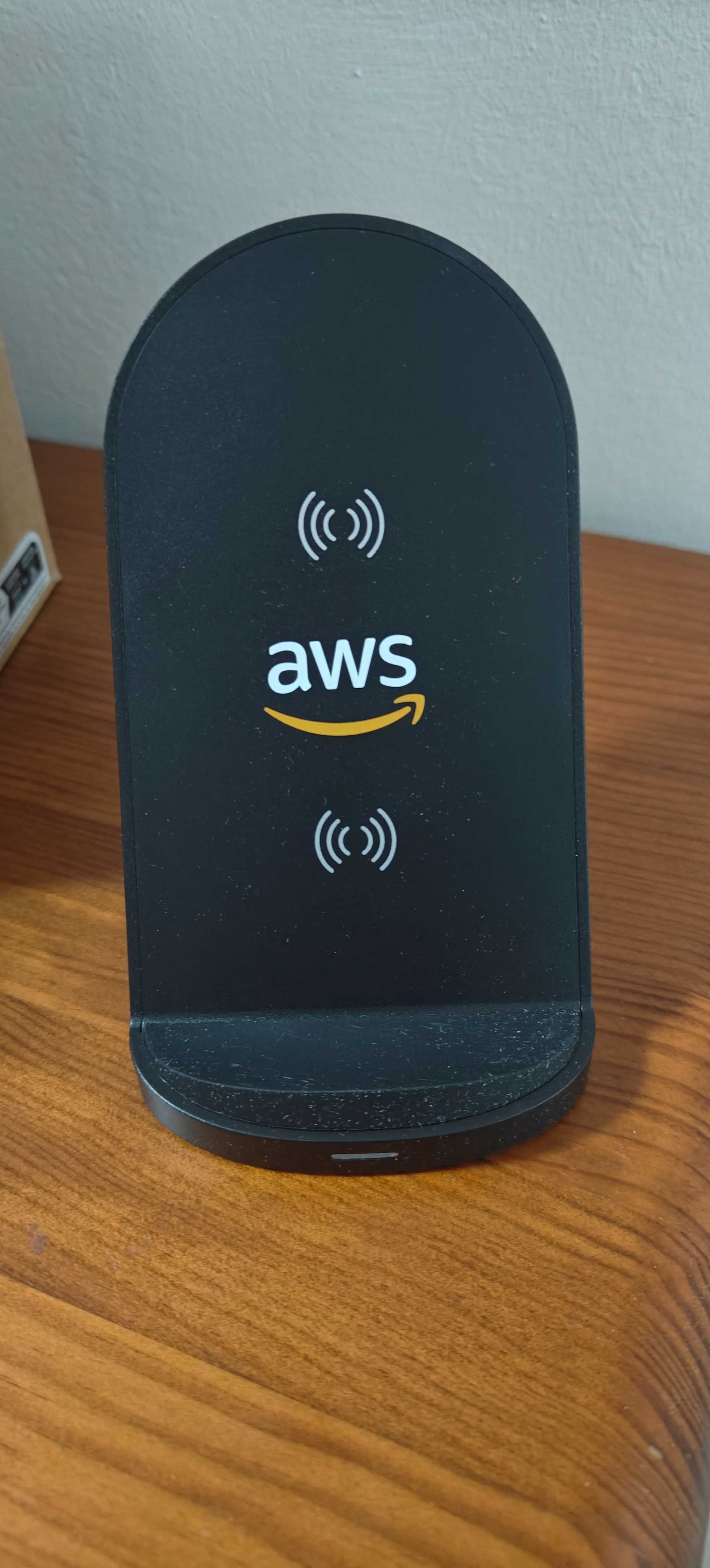 Carregador com stand para telemovél