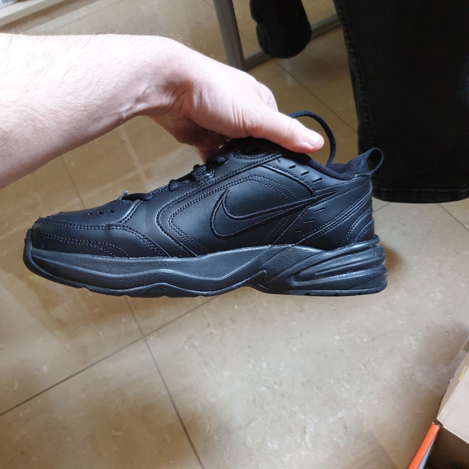 Nowe buty Nike Performance AIR MONARCH IV kupione w Zalando 41 = 26cm