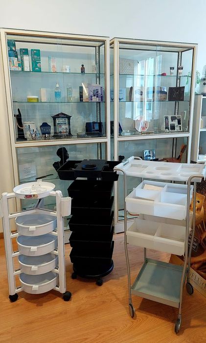 Stocks de Mobiliário, Cosmética p/ Cabeleireiros e Estética