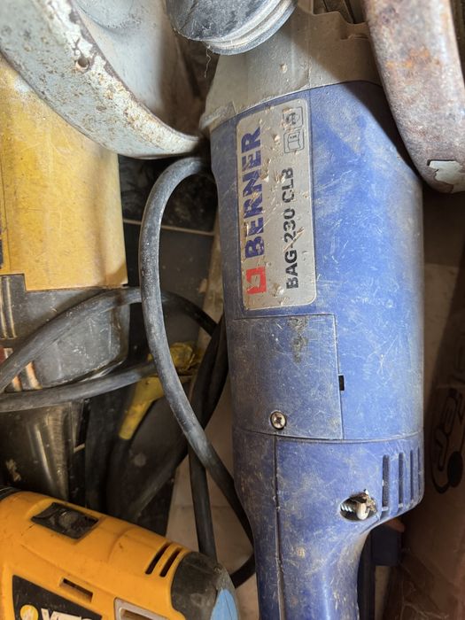 Ferramentas avariadas -, rebarbadoras, serras, etc