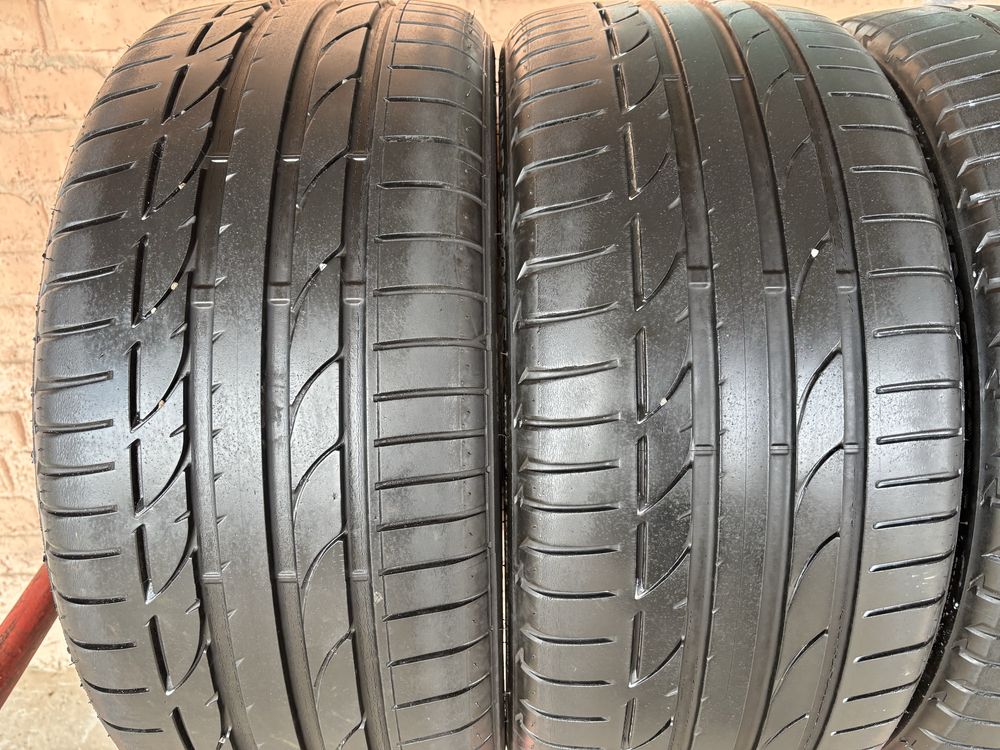 Комплект літніх шин 235/40R19 Bridgestone