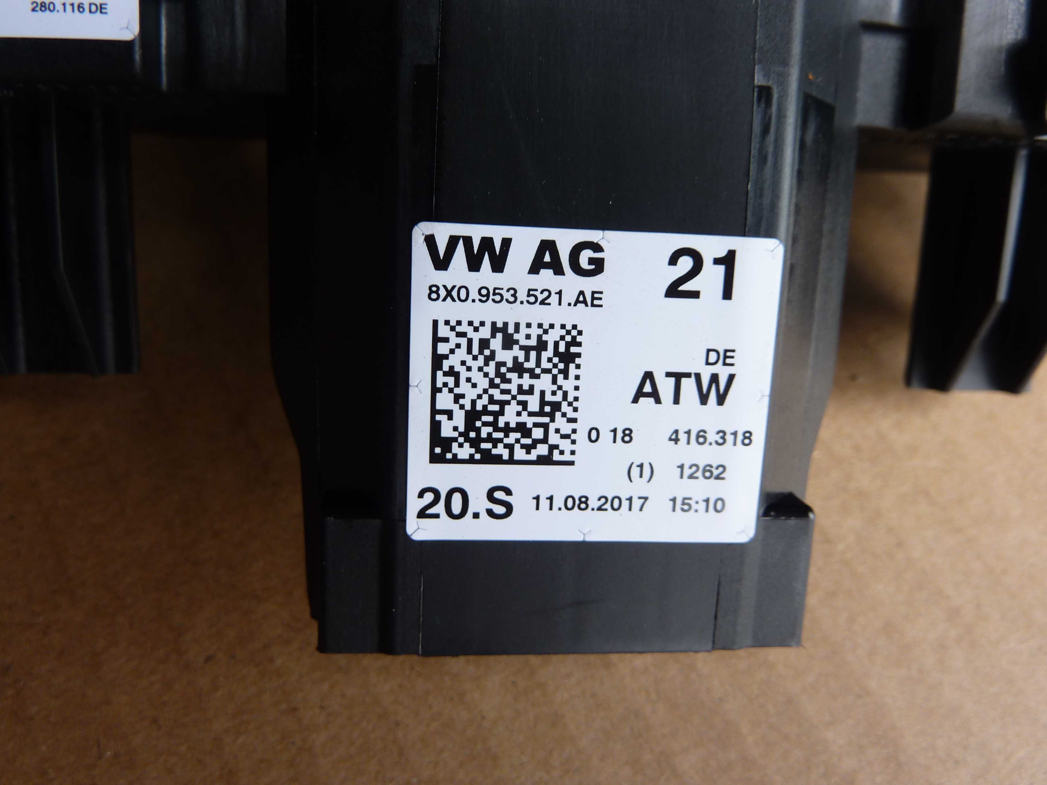 AUDI A1 8X Q3 PRZEŁĄCZNIK ZESPOLONY manetki przełączniki 8X0.953521AE