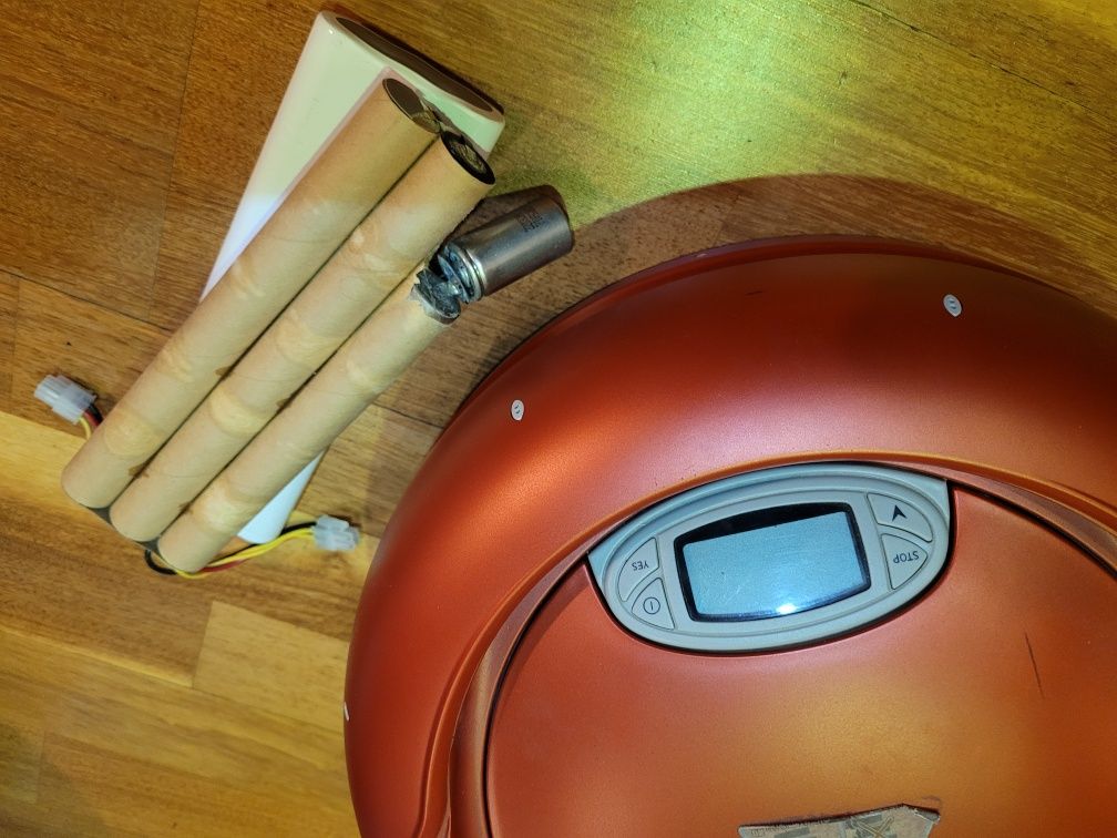 2 roboty sprzatajace Electrolux Trilobite