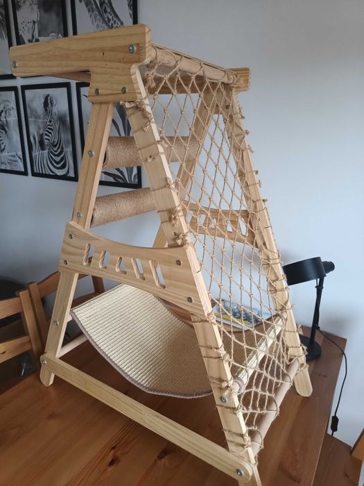 Drapak dla kota z siatką z sizalu