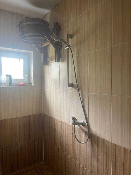 Продаж двоповерхового будинку з сауною напроти лісу.